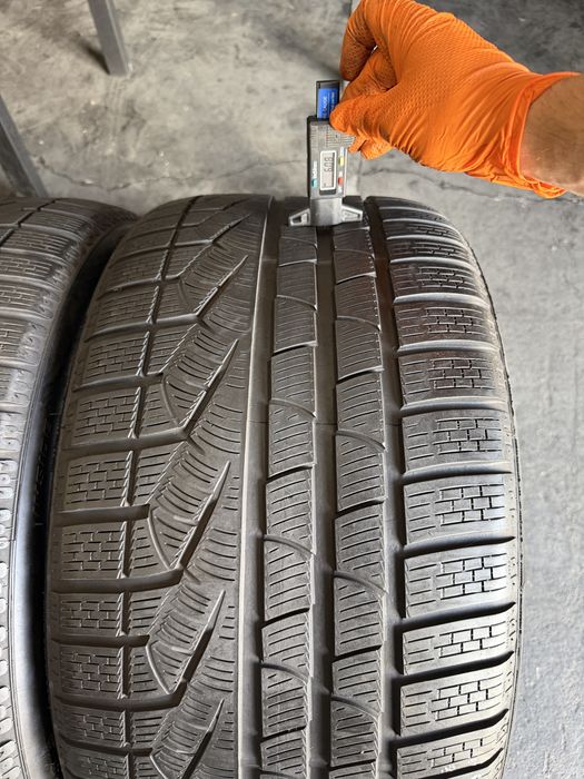 2 anvelope iarna 285/35/20 , Pirelli , 5.5-6 mm !