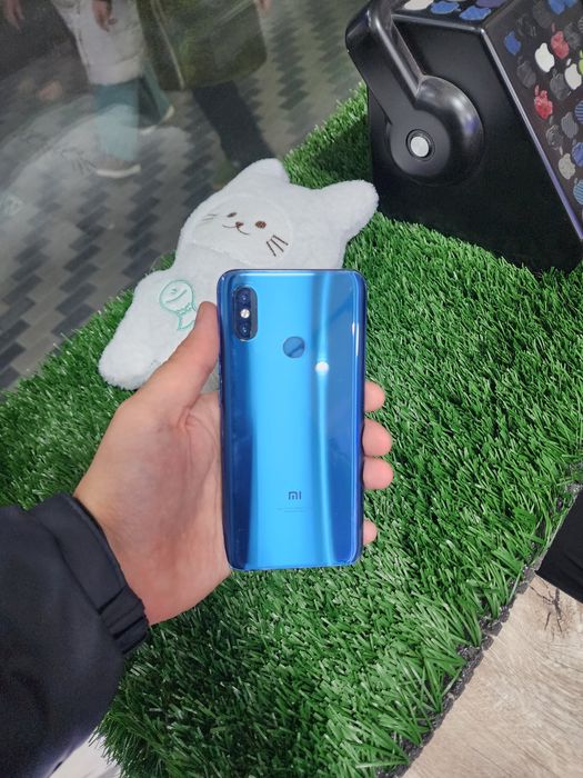 Mi 8 bor Redmi emas yaxshilab malumot olila 6/64 holati zur