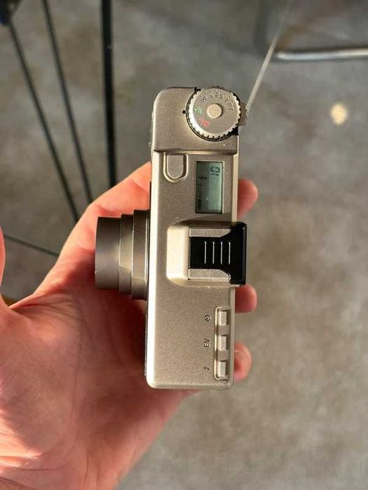 Leica Minilux Zoom - aparat foto pe film 35mm point and shoot