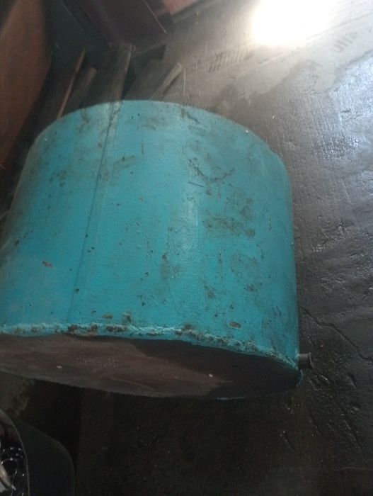 Продам бачок для воды  и ёмкость для воды