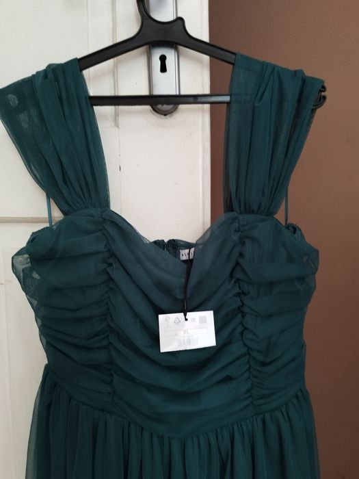 Къса официална рокля