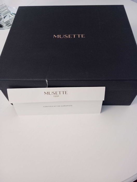 Vând botine Musette