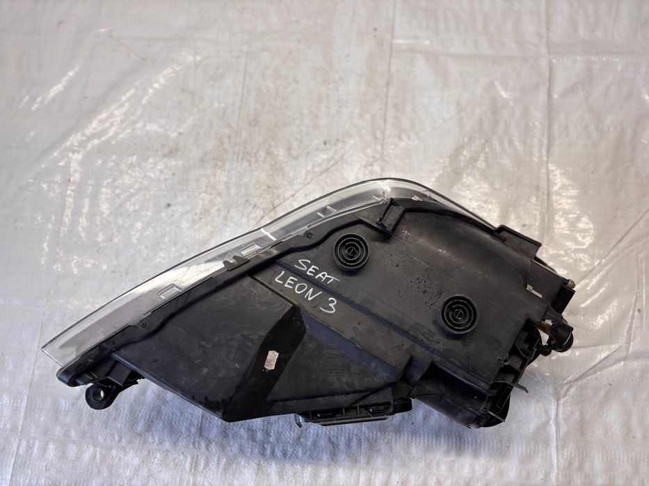 Ляв фар за Seat Leon