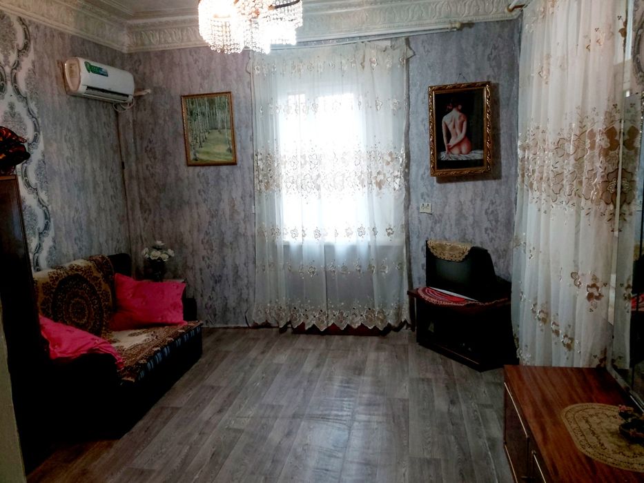 Продам свой дом. Миробадский рн. Бывшие кафе Весна.