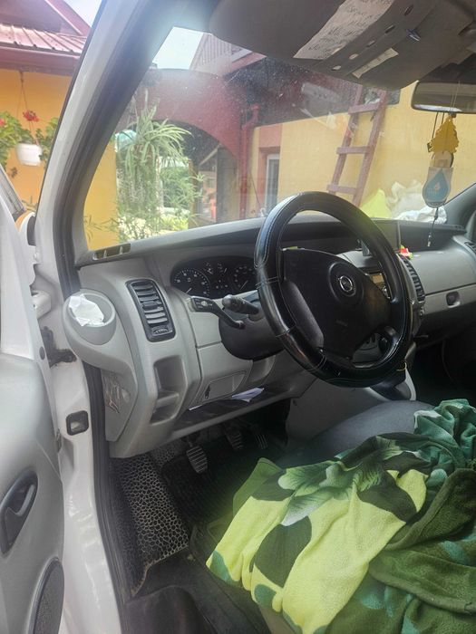 Opel vivaro2002 masina inpecabila ,motor 1.9  cel cu consum mic ,masina de plecat cu ia fara probleme  si eu ca persoana sunt pretențios