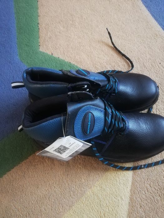 Продам новую спец обувь