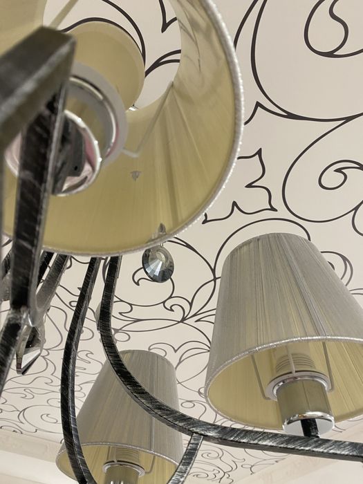 Люстра с двумя бра