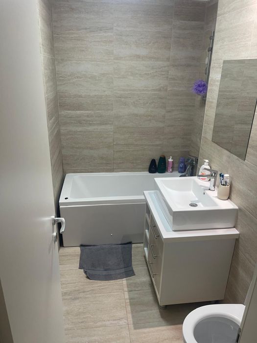 Inchiriez apartament