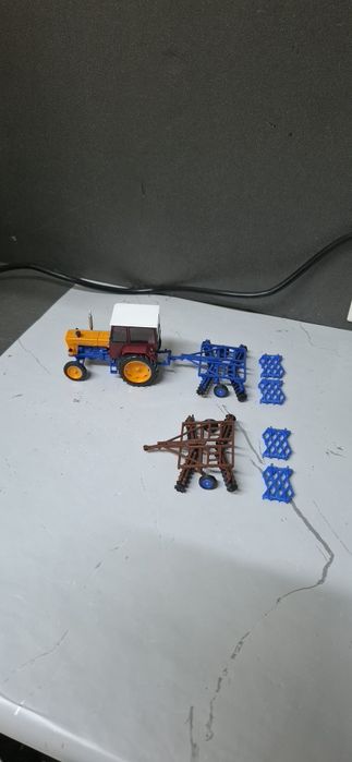 Macheta print 3d disc GD 3.2 si doua grape scara 1:43