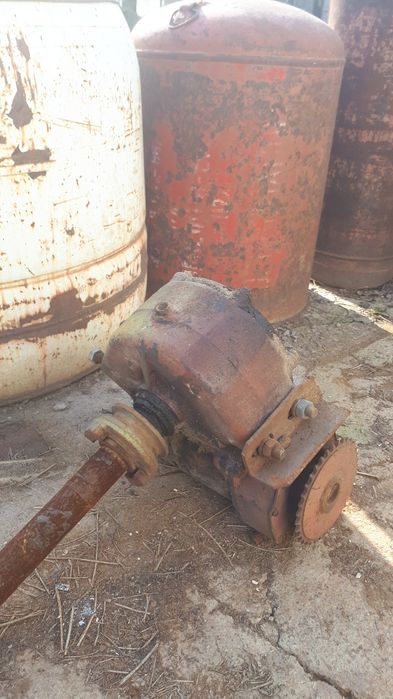 Редуктор силовой и ёмкость