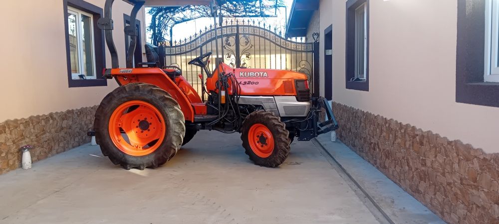 Tractor 4x4 japonez Kubota 32 cai