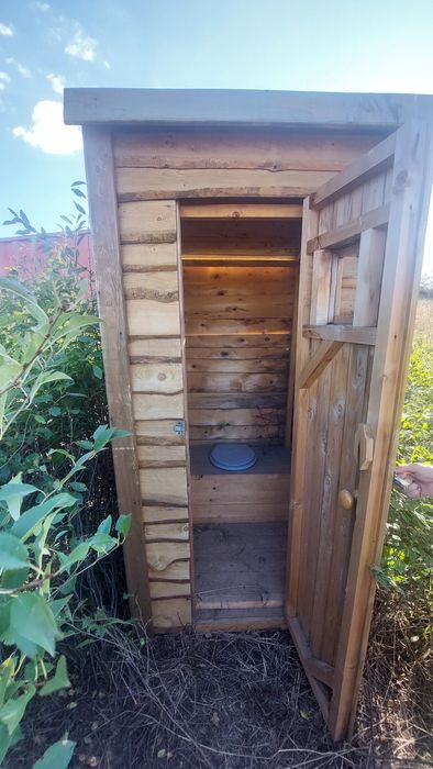 Продам туалет деревянный