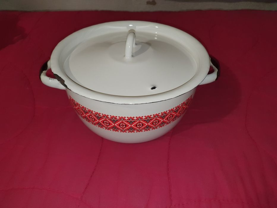 Салатница стеклянная новая, кастрюля эмалированная