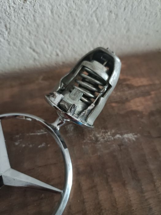 Значок на Мерседес