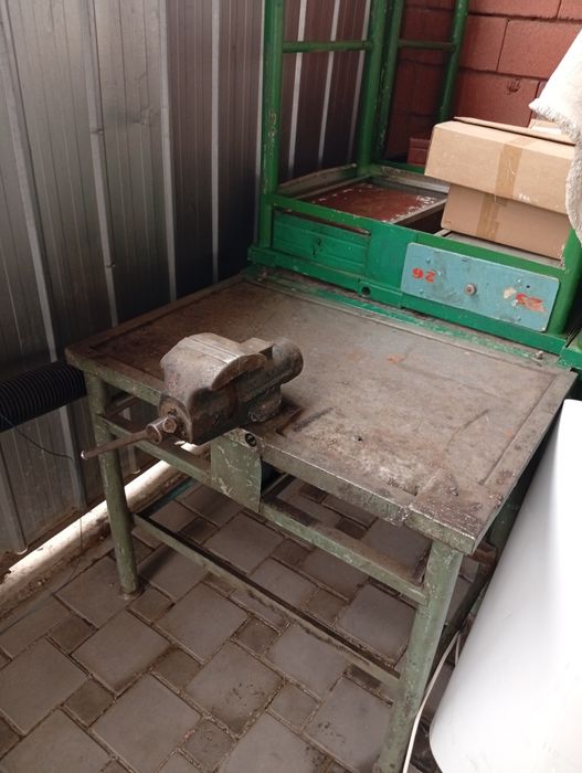 Тиска с столом советское