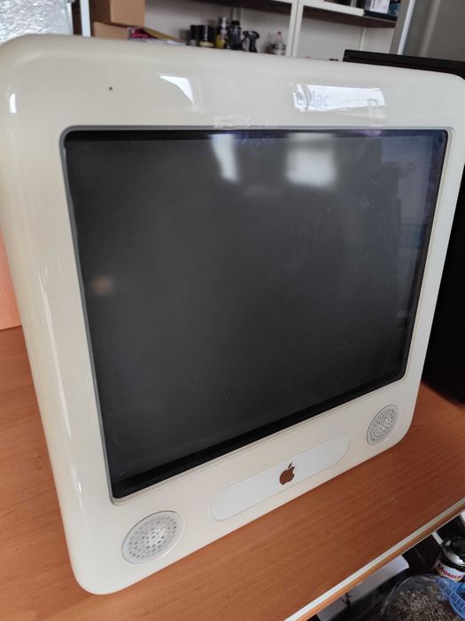 Apple eMac g4 - ретро компютър в идеално състояние