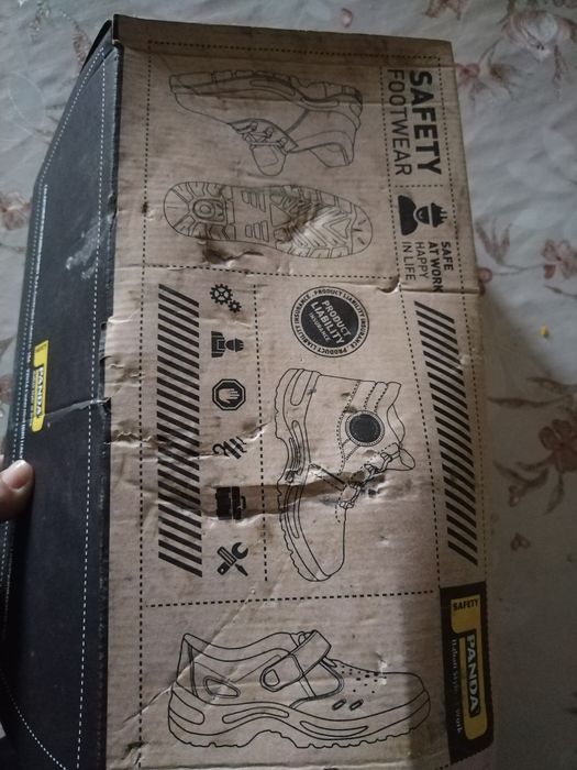 Нови работни обувки н. 42