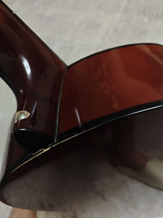 Продам акустическую гитару