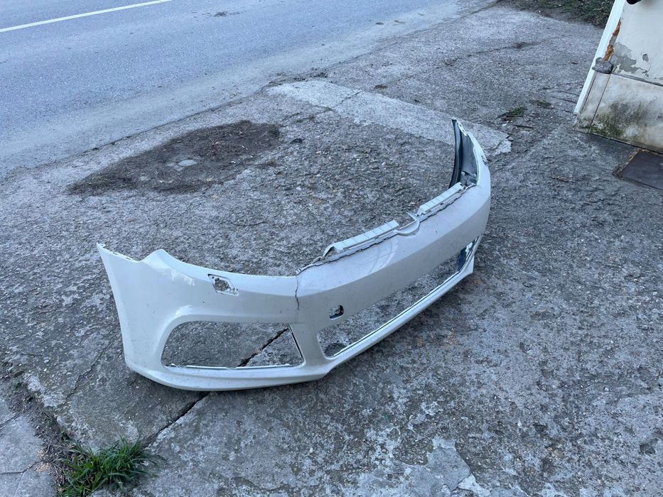 Продавам предна броня за голф 6 r-line