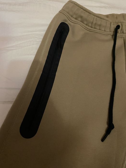 Pantaloni Nike Tech