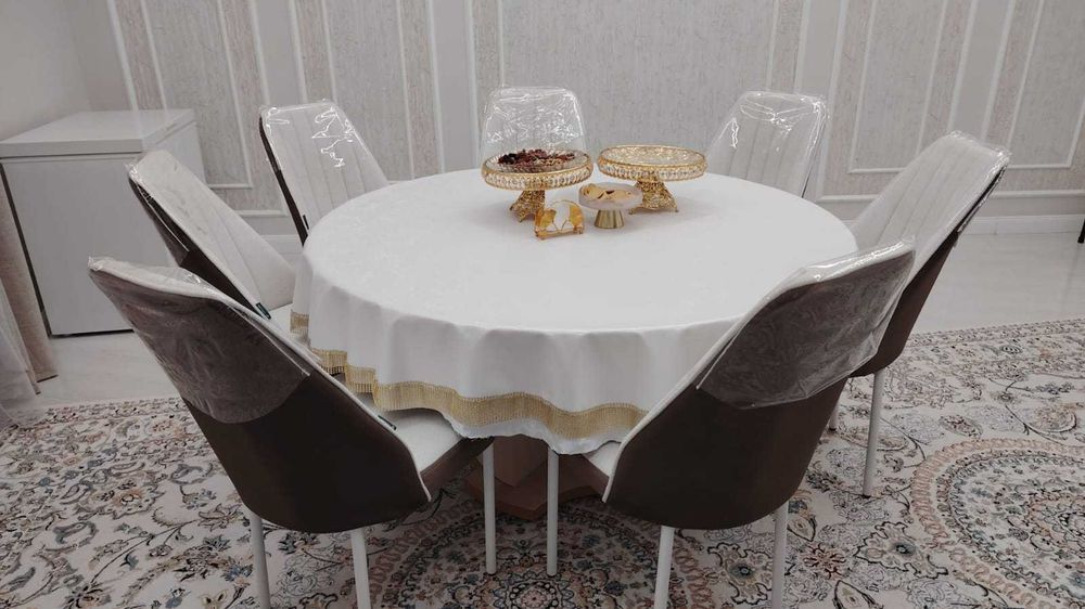 Стол с стульями 8штук.