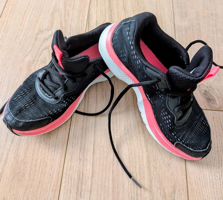 Pantofi sport Under Armour marime 36,5 EU