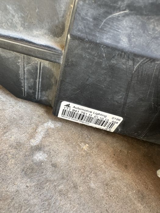 Vw Touran II ляв фар ксенон 13г