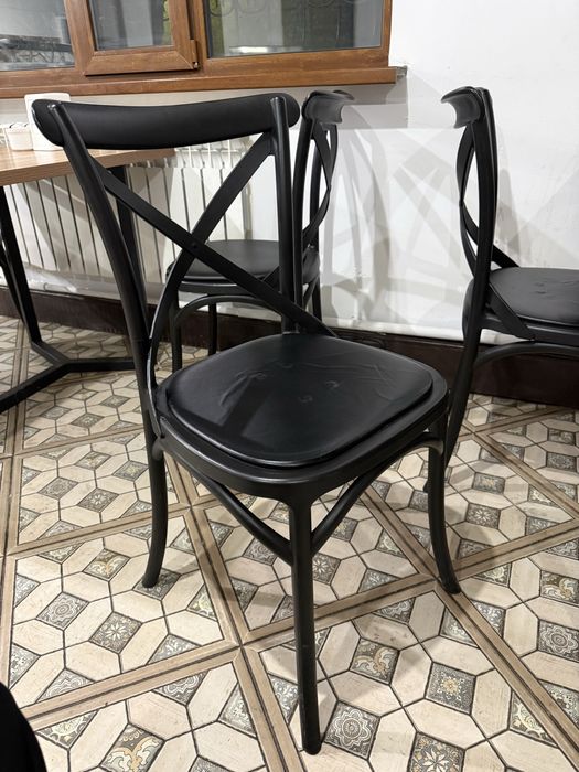 Столый и стулья