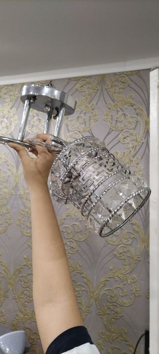 Люстра на 3 плафона.