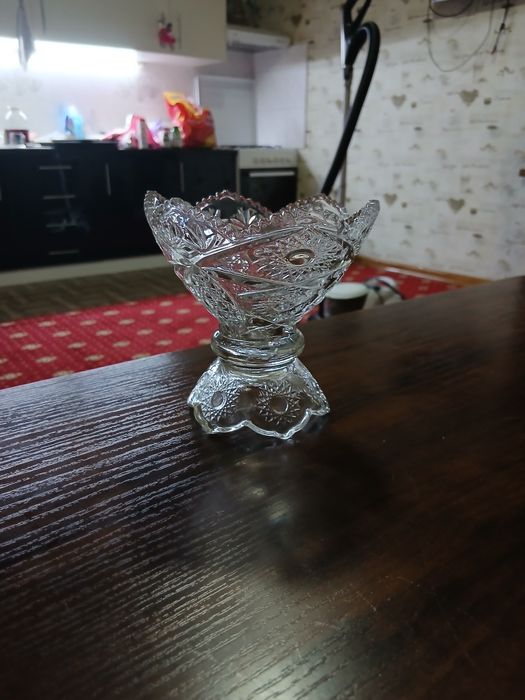 Ваза продаётся срочна 6 штук 120.000 сум