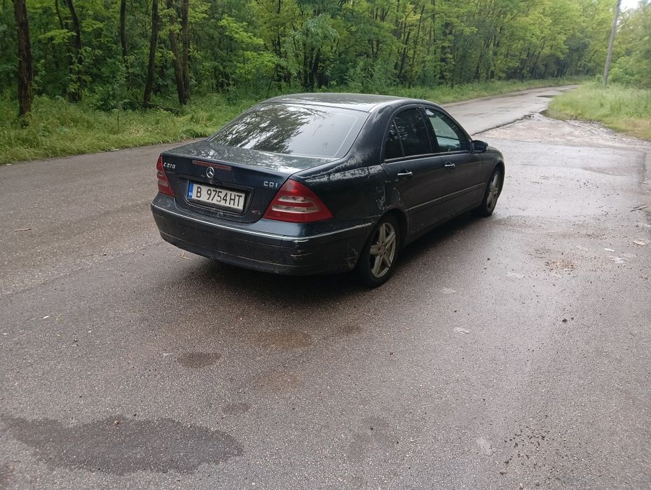 Лек автомобил в движение