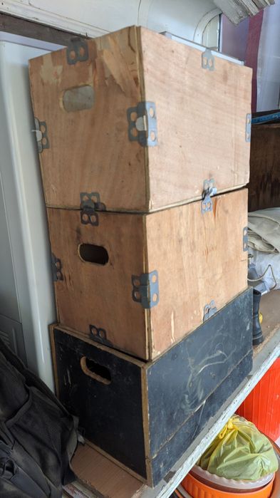 Ящик для инструментов деревяный продаётся.