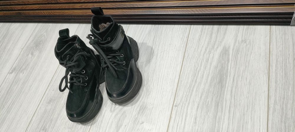 Продам зимние сапоги на девочку