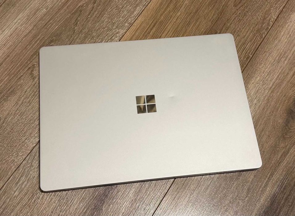 Microsoft Surface Laptop 2 i5-8250U/8RAM/128SSD