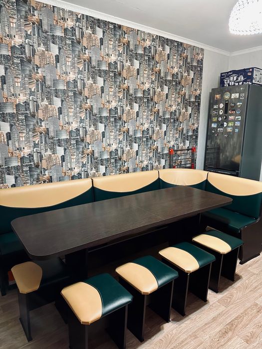 Продам кухонный стол комплект