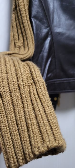 Кожаная  куртка,  джемпер