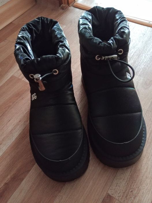 ПродаютсЯ угги женские