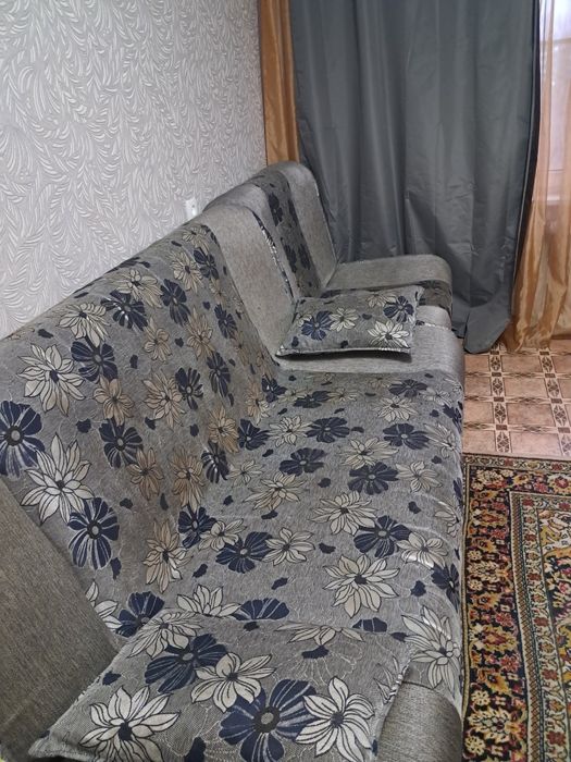 Продам диван и два кресла б/у самовывоз