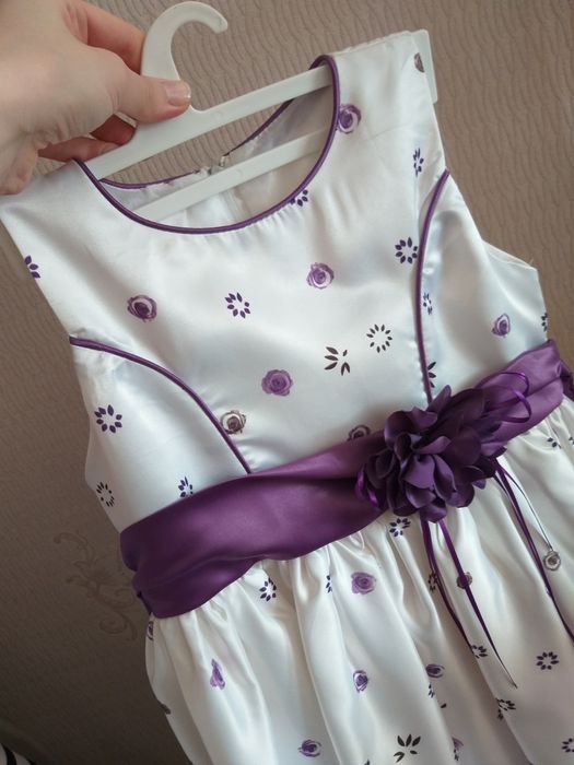 Продам нарядные платья.