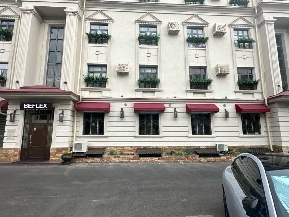 Сдается 200 кв вдоль дороги В центре города
