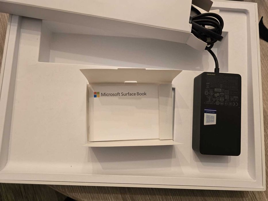 Microsoft Surface Book 2 – 15”, i7, 16GB, 512GB, GTX 1060 – Impecabil