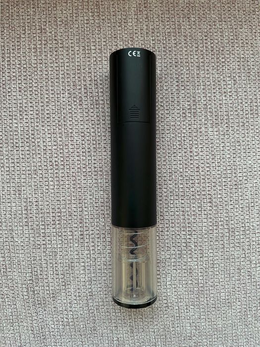 Електрически тирбушон за вино, работещ с батерии