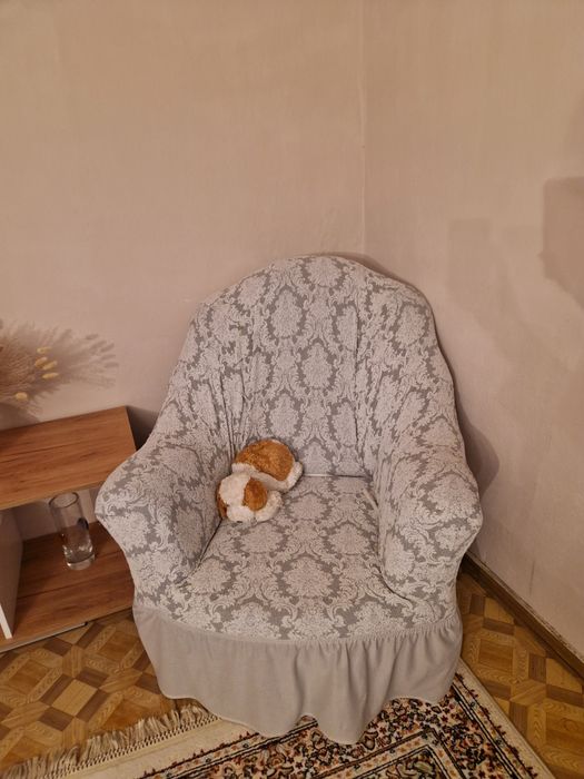 Диван + 2 кресла б/у требует ремонта