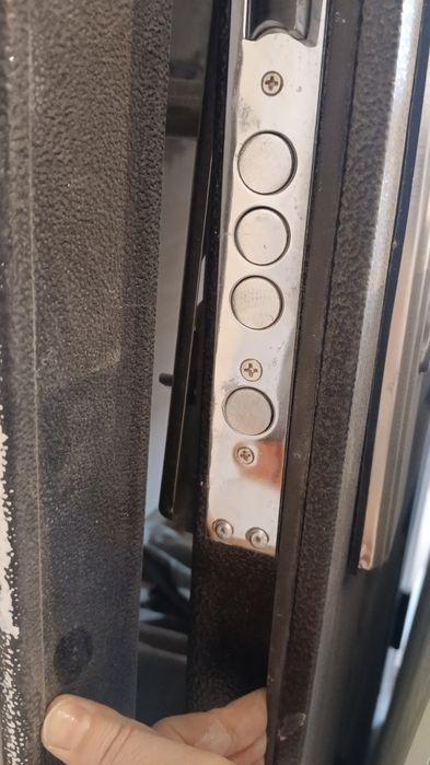 Продам дверь входную.Конаев