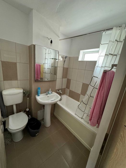 Inchiriez apartament
