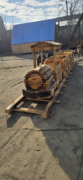 Trenuleț cu vagoane din lemn cu cale ferată inclusa pt  pus flori