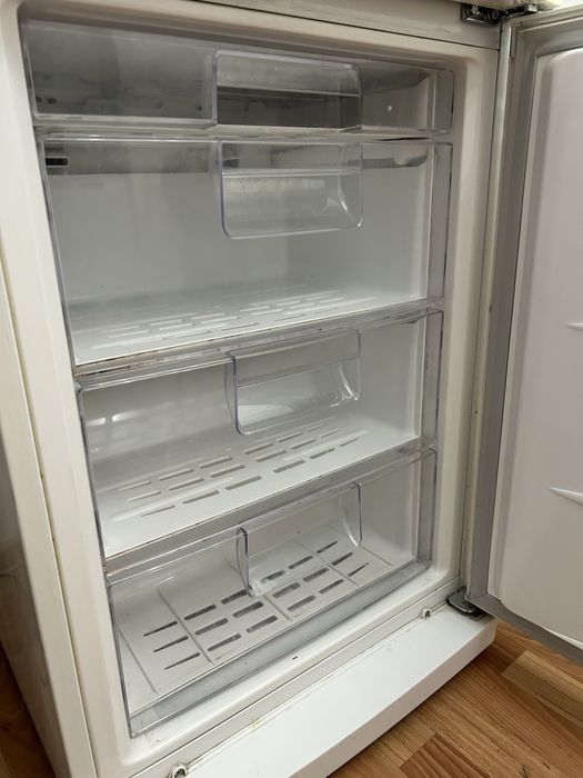 СРОЧНО продам холодильник LG