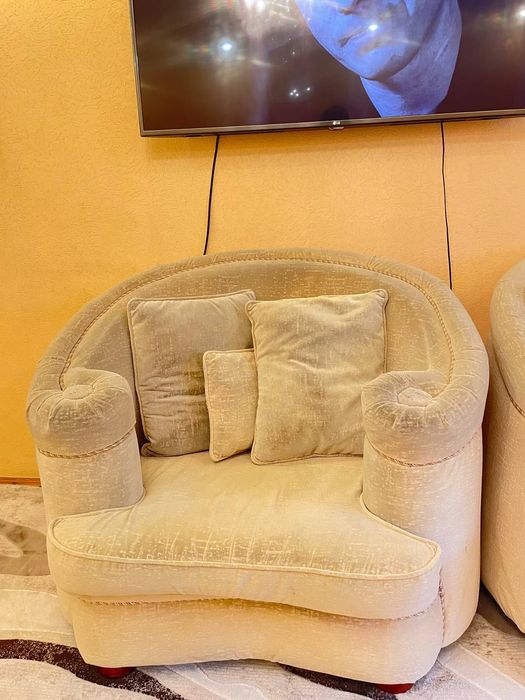 Продам диван и кресло комплект четвёрка