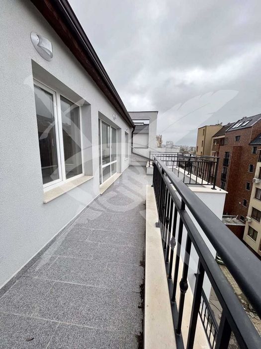 Продава се Четиристаен апартамент в Варна, Цветен квартал - 131 кв.м за 1756 €/кв.м - Снимка #8