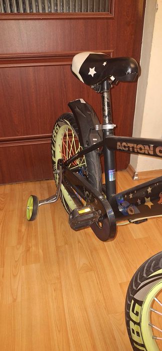 Bicicleta copii ca noua cu roti ajutatoare action one